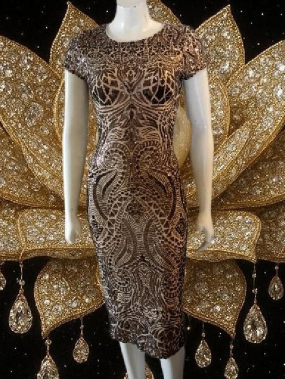 Betsy & Adam sz 8 gold & black sequined sheath silhouette midi bodycon dress